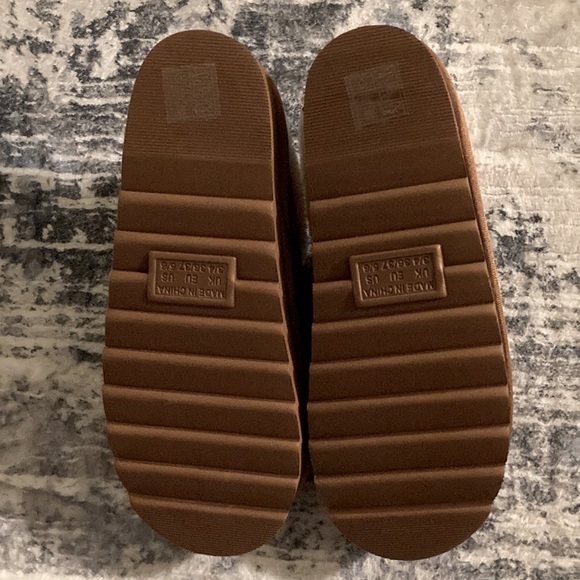 Women's Solid Color Platform Slippers with Fur Lining - Picture 8 of 8